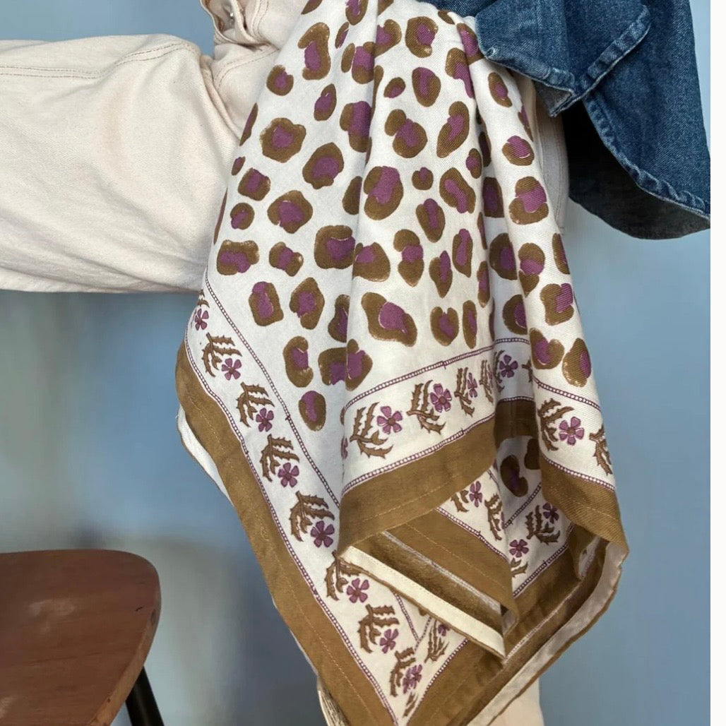 Grand foulard léopard kaki & écru