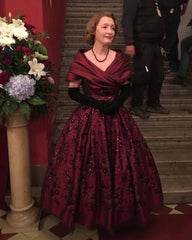 lesley manville behind the scenes of mrs harris goes to paris π