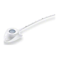 B. Braun Celsite T301P 4430387, puerto venoso implantable con catéter PUR 6.5F, sobre fondo blanco