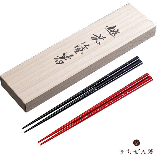 "KAICHIRASHI" (SCATTERD SHELL) Meoto-Bashi Chopsticks Set for Married Couples in Wooden box