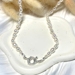 CL115 Collana in argento con perle di fiume in gradazione con moschettone porta ciondoli a scelta